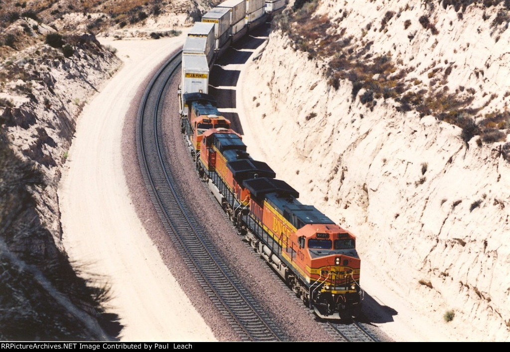 Eastbound intermodal near the end of the climb